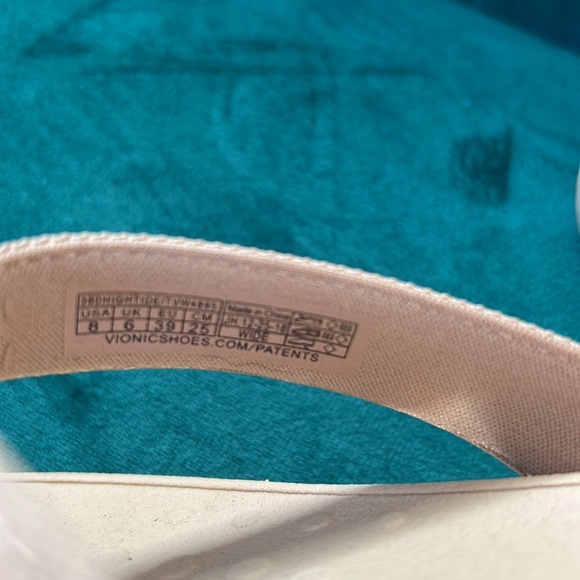 Vionic sandals sz 8 - Picture 3 of 4